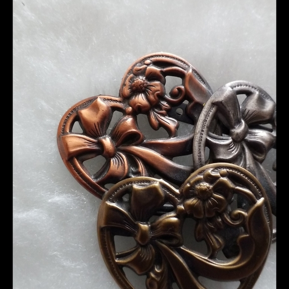 3 Crossing/Stacking Hearts - Picture 3 of 9